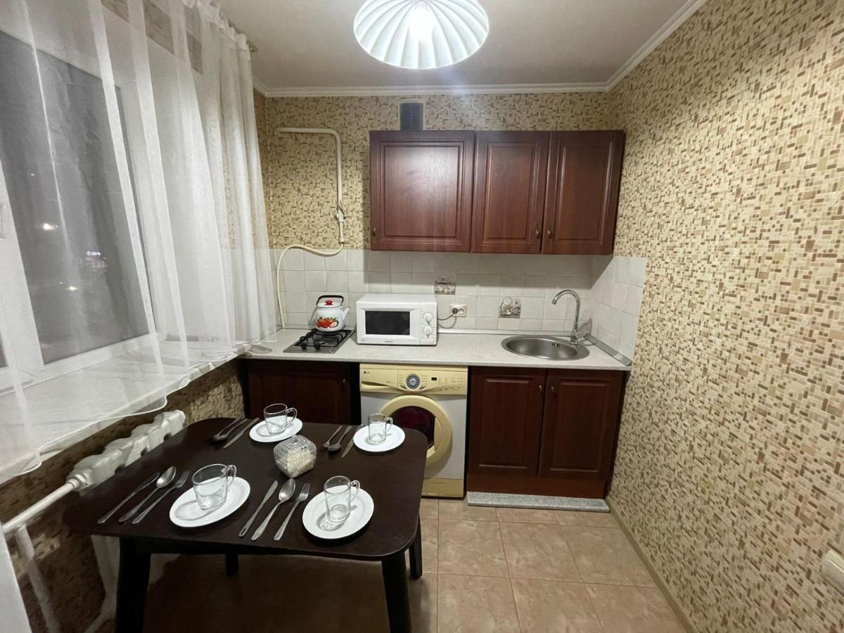 Квартира Рядом Арбата, Гоголя 92 Alma-Ata Buitenkant foto