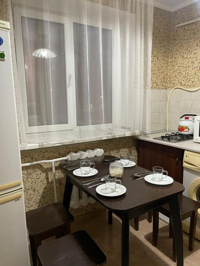 Квартира Рядом Арбата, Гоголя 92 Alma-Ata Buitenkant foto