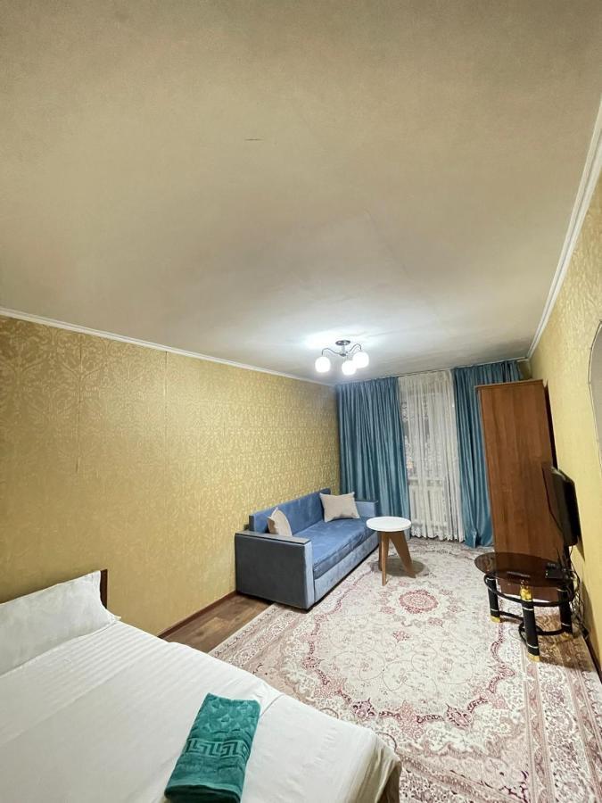 Квартира Рядом Арбата, Гоголя 92 Alma-Ata Buitenkant foto