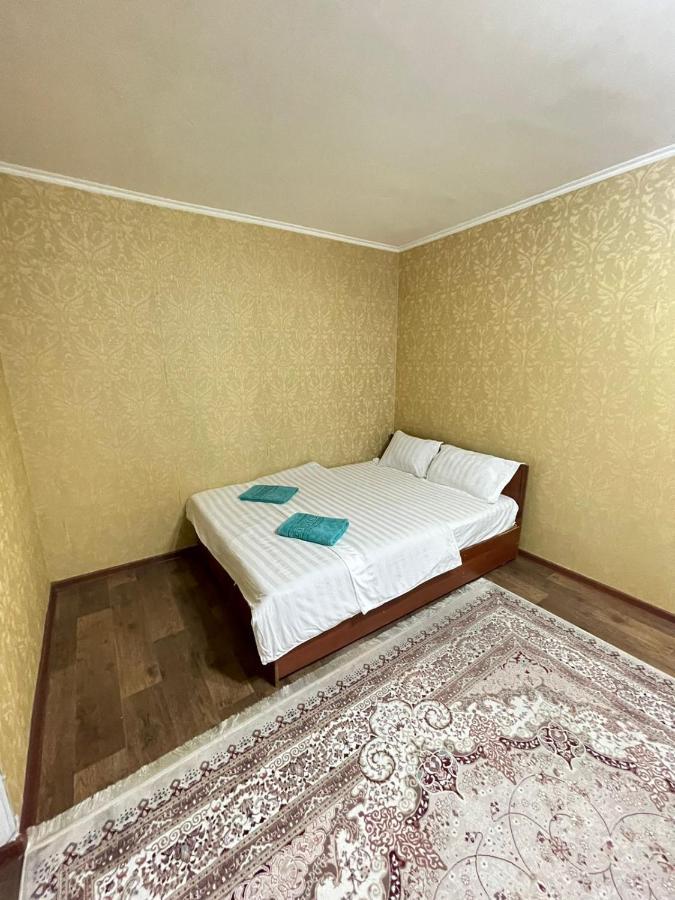 Квартира Рядом Арбата, Гоголя 92 Alma-Ata Buitenkant foto