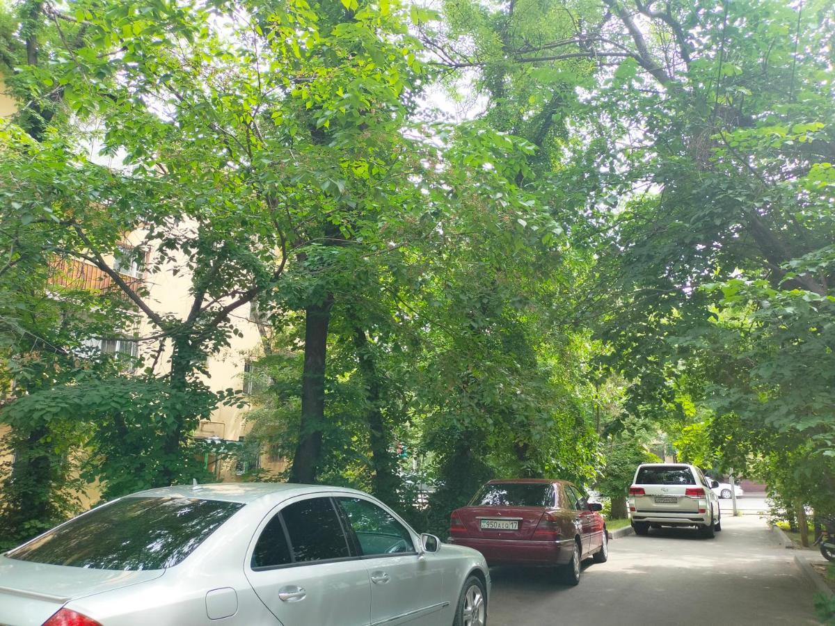 Квартира Рядом Арбата, Гоголя 92 Alma-Ata Buitenkant foto