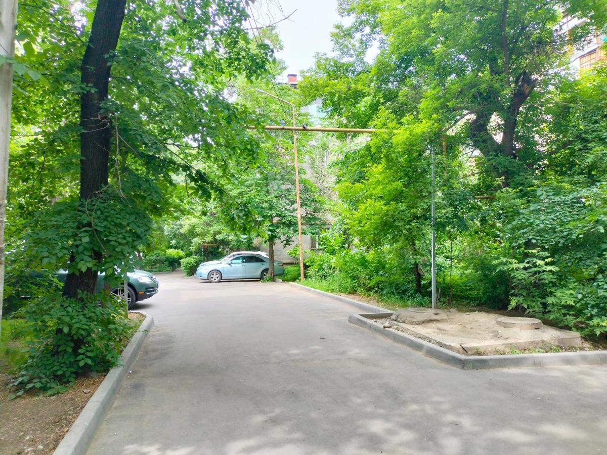 Квартира Рядом Арбата, Гоголя 92 Alma-Ata Buitenkant foto